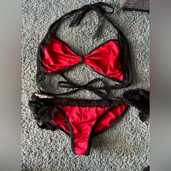 Red scrunch butt bikini - Picture 2 of 2